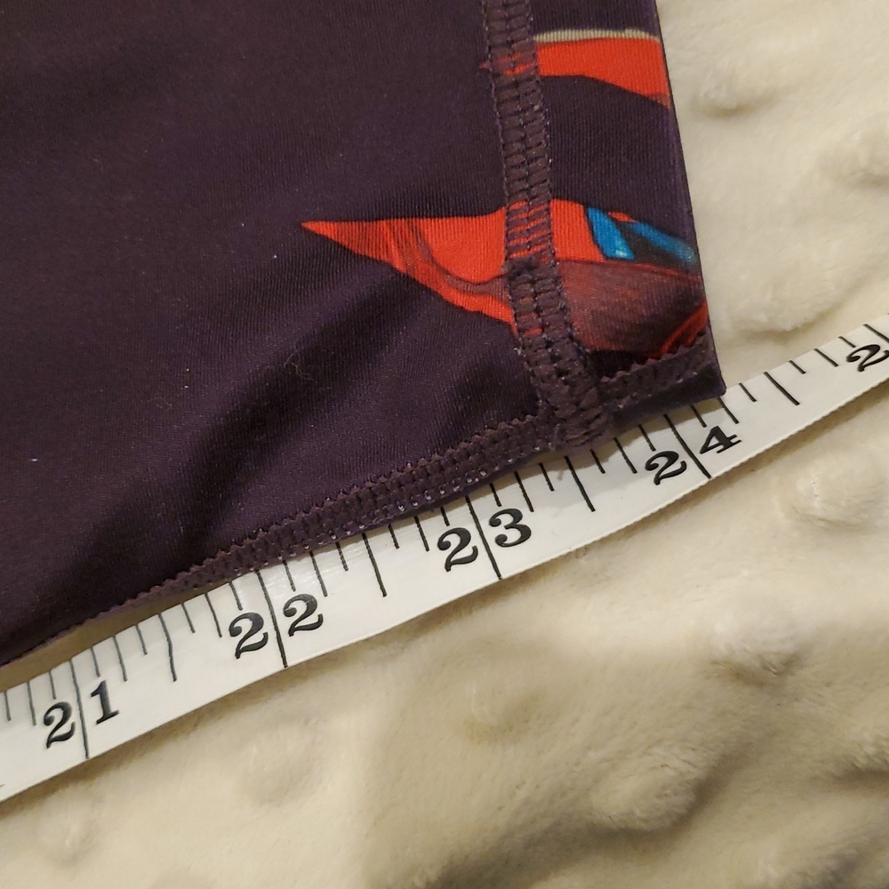 Athleta Stash Pocket Floral Salutation Tight in Powervita Regal Plum XS - Picture 6 of 7